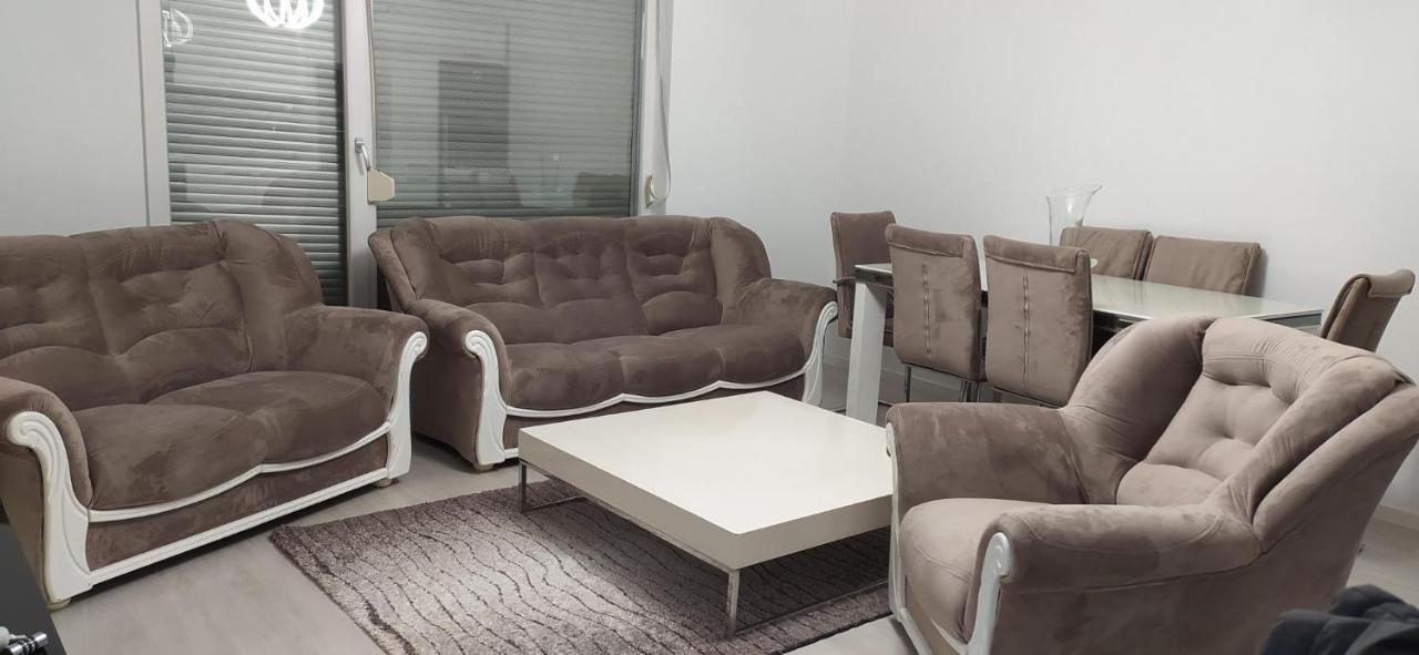 Lovely 2 Bedroom Condo In Gjilan. 외부 사진